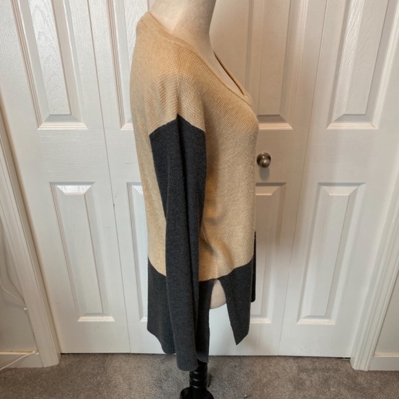 Women’s Size S Vince Camuto sweater - Picture 3 of 8